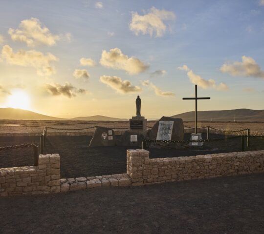 Monument to the Fallen of the Parachute Flag “Roger de Flor”.